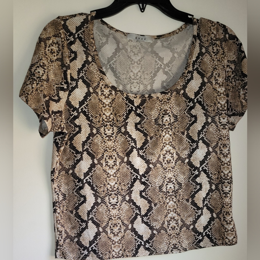 T shirts - bundle of 2, both  Juniors M and in great condition